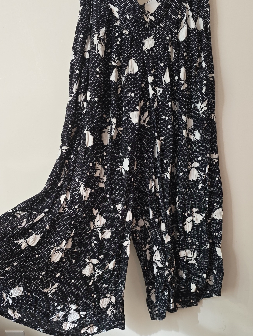 Vintage Black & White Floral Wide-Leg Culottes
